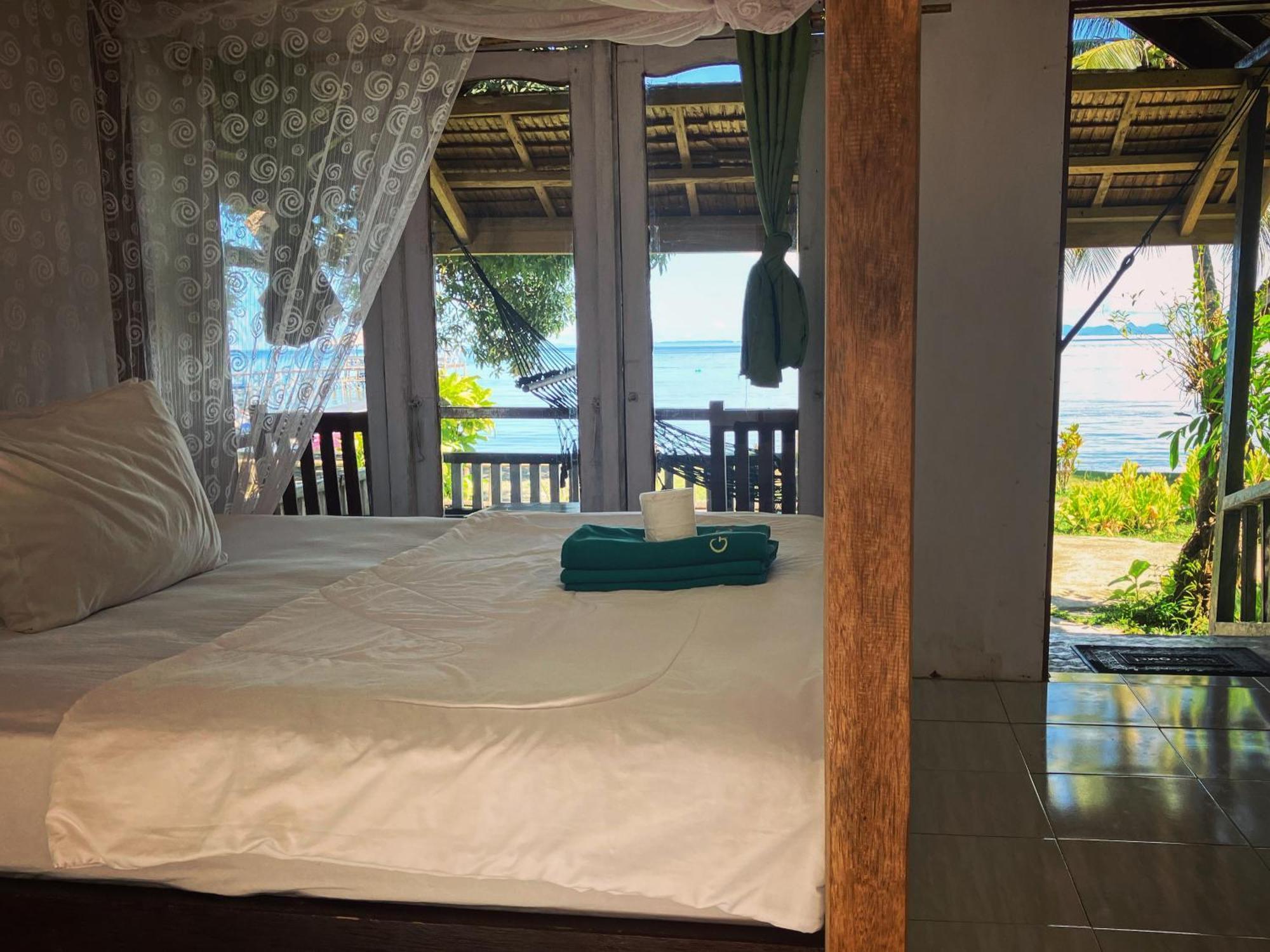 Pristine Paradise Dive Resort - Togean Islands, Una Una Pulau Unauna Ngoại thất bức ảnh