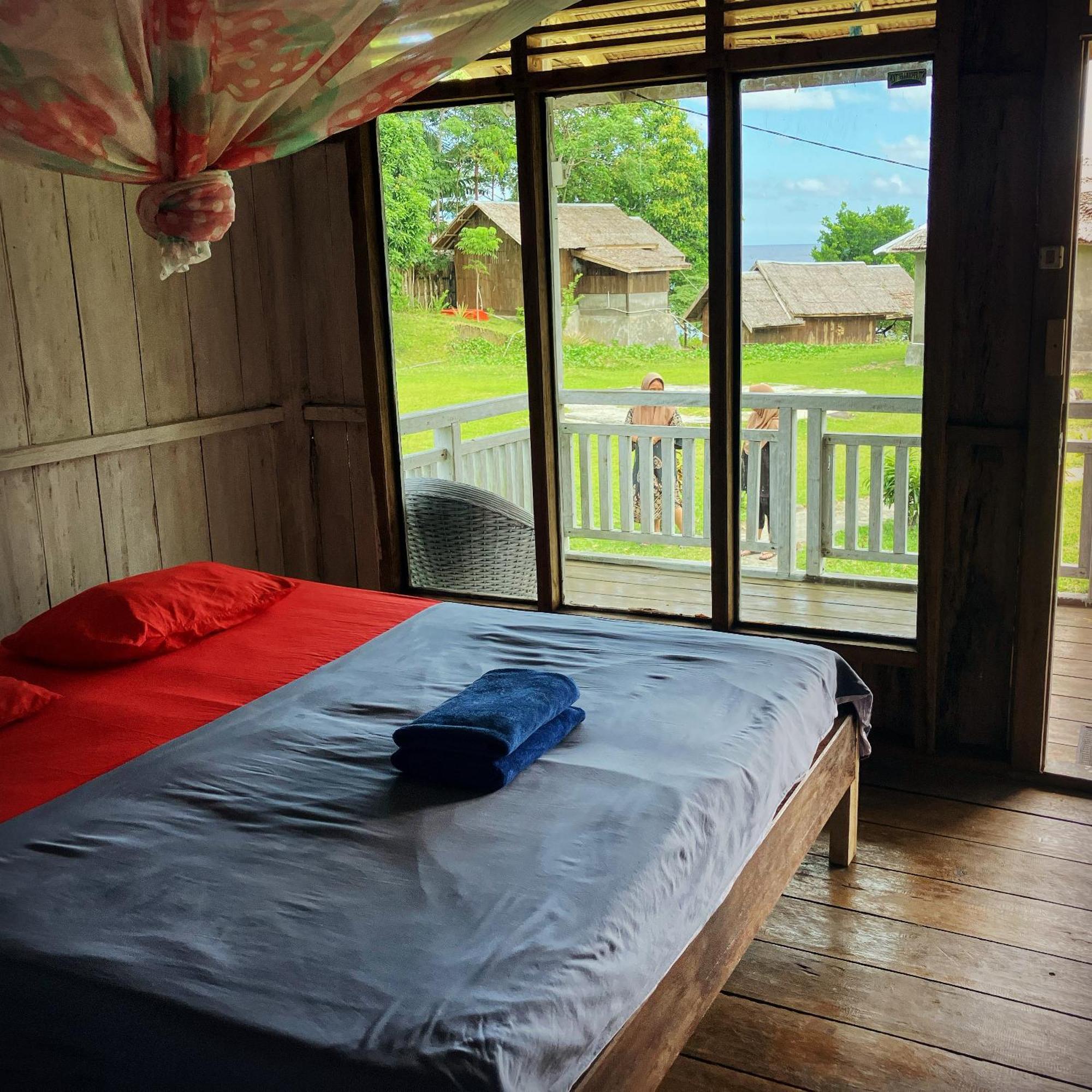 Pristine Paradise Dive Resort - Togean Islands, Una Una Pulau Unauna Ngoại thất bức ảnh