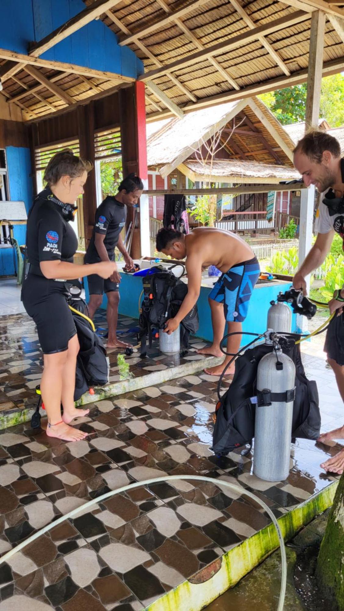 Pristine Paradise Dive Resort - Togean Islands, Una Una Pulau Unauna Ngoại thất bức ảnh