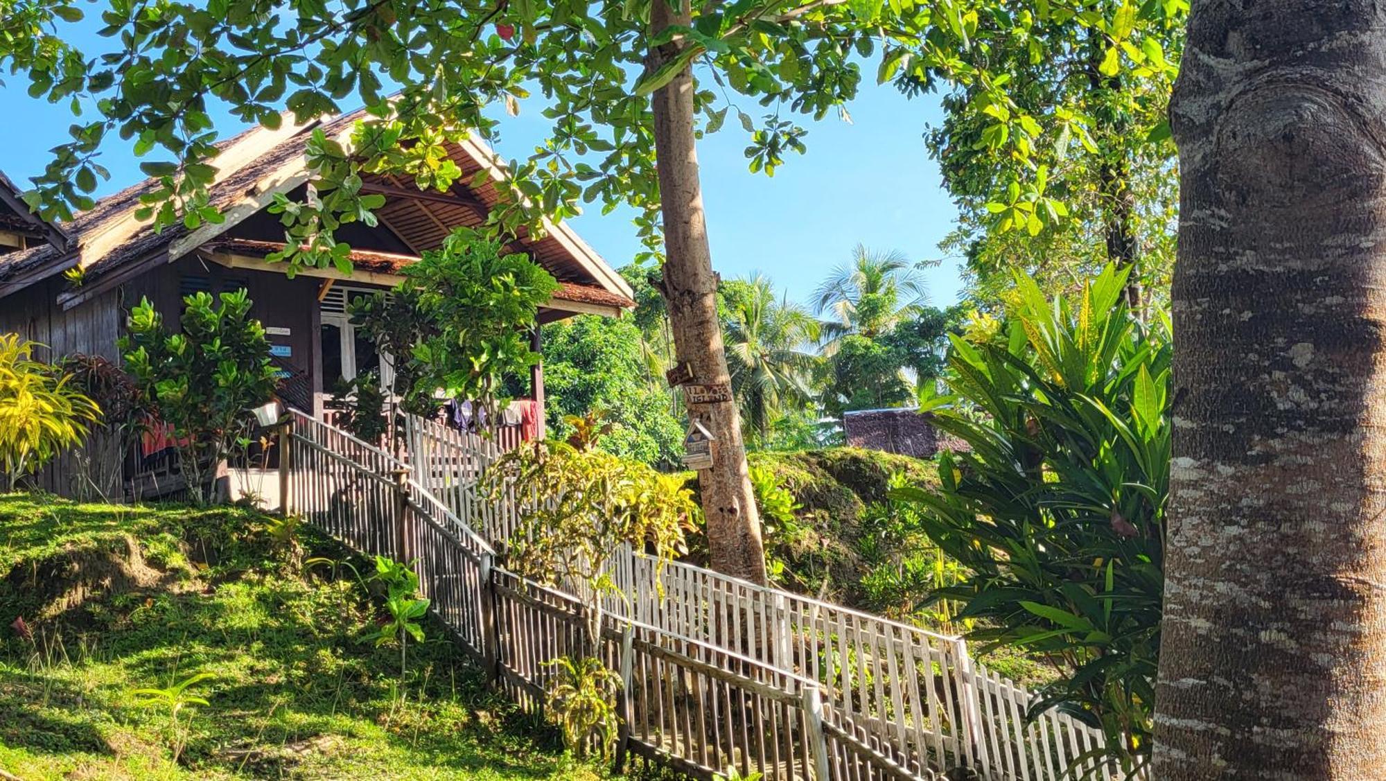 Pristine Paradise Dive Resort - Togean Islands, Una Una Pulau Unauna Ngoại thất bức ảnh
