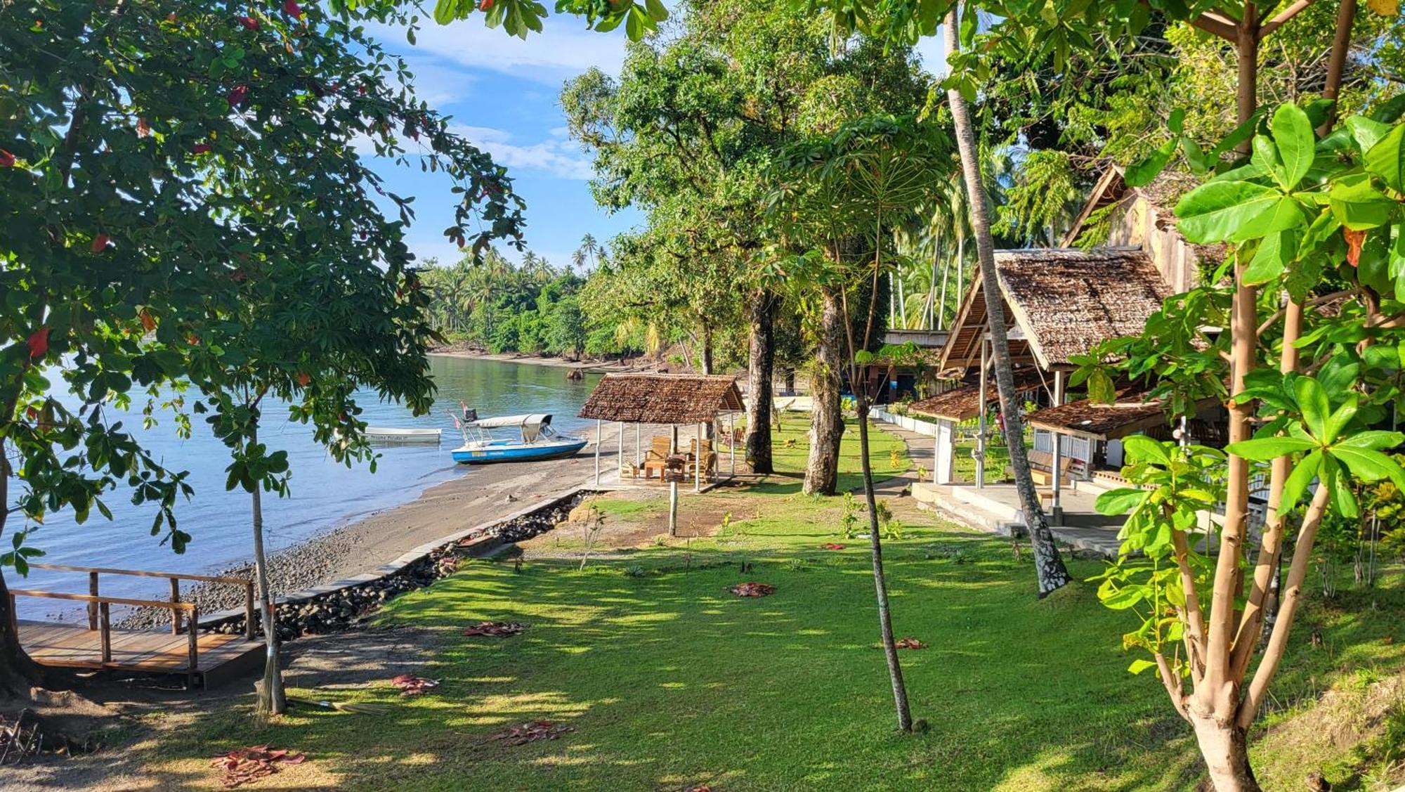 Pristine Paradise Dive Resort - Togean Islands, Una Una Pulau Unauna Ngoại thất bức ảnh