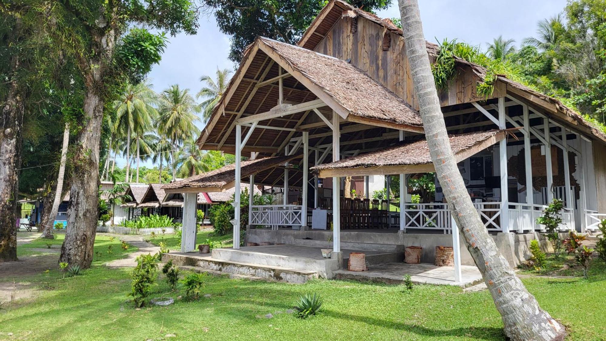 Pristine Paradise Dive Resort - Togean Islands, Una Una Pulau Unauna Ngoại thất bức ảnh